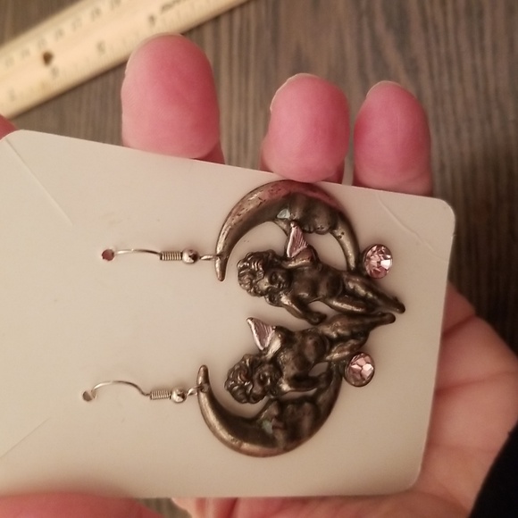 CUPID ON MOON AMETHYST EARRINGS - Picture 3 of 5